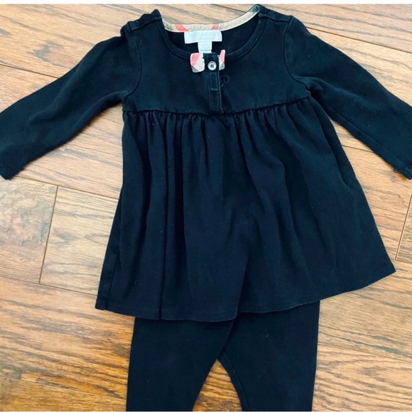 ❤️Burberry outfit size 12 month❤️ - Picture 1 of 5